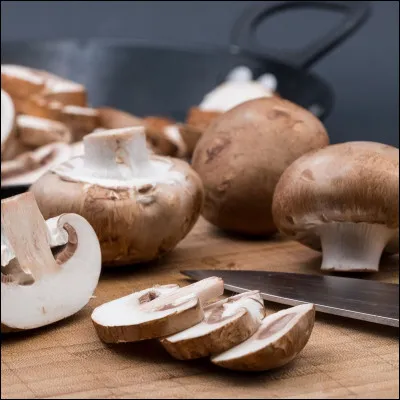 Parmi ces champignons, lequel n'est pas comestible ?