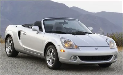 Au feu rouge ne vous attendez pas à beaucoup de courtoisie avec un tel véhicule. Quel est le nom de ce cabriolet ?