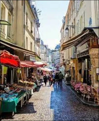 La rue Mouffetard se trouve dans le ... arrondissement