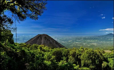 C'est le plus petit avec 20 000 km² et le plus densément peuplé de la région avec 312 habitants/km² :