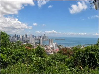 Il compte seulement 4,2 millions d'habitants et une densité moyenne de seulement 57 habitants/km² :