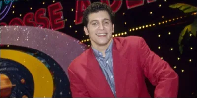 A quel ustensile de salle de bain Nagui fait-il honneur dans une émission de télévision ?