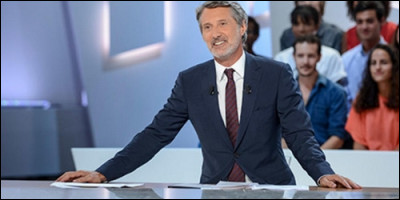 Qui a précédé Antoine de Caunes dans "Le Grand Journal" sur Canal + ?