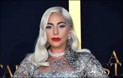 Pour quel film Lady Gaga chante-t-elle "Hold My Hand" ?