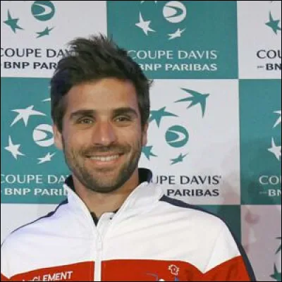 Quel est le nom de ce joueur de tennis vainqueur de douze titres en double, notamment associé à Michaël Llodra avec lequel il remporte le tournoi de Wimbledon en 2007 ?