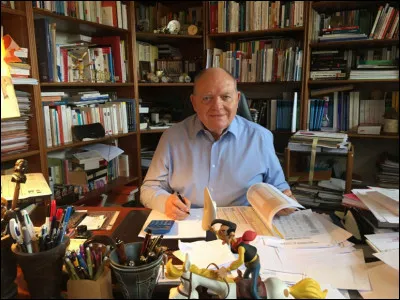 Que l'on se rassure, les choses changent, semble indiquer le même député Dosière en août 2021 : "Le budget des personnels ministériels "Castex" de 160 millions d'euros est [... ?...] de la Ve République !"