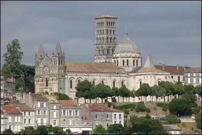Sa pr&eacute;fecture est Angoul&ecirc;me :