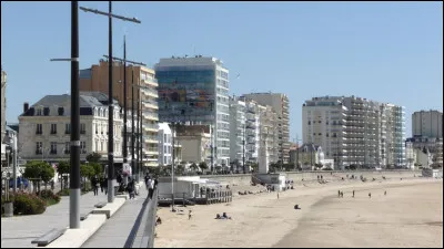 Les Sables-d'Olonne est, avec 45 000 habitants, la deuxi&egrave;me ville du d&eacute;partement :