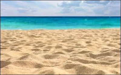 De quelle couleur le sable est-il principalement ?