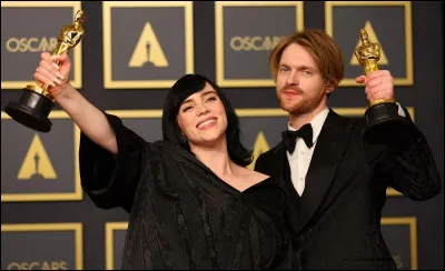 Son fr&egrave;re Finneas a sorti un album en 2021, intitul&eacute;...