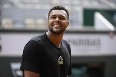 Dans quel sport s'est illustré Jo-Wilfried Tsonga ?