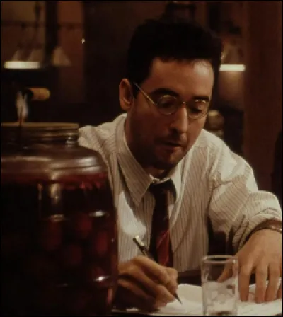 Dans quel film John Cusack écrit-il des pièces de théâtre ?