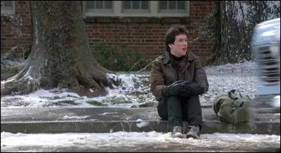 Dans quel film John Cusack fait-il un long trajet en voiture avec une fille qui est à l'opposée de lui ?