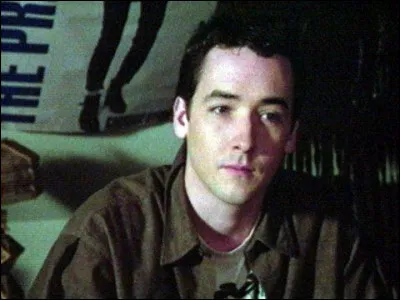 Dans quel film John Cusack fait-il des avances à la plus jolie fille de sa classe ?