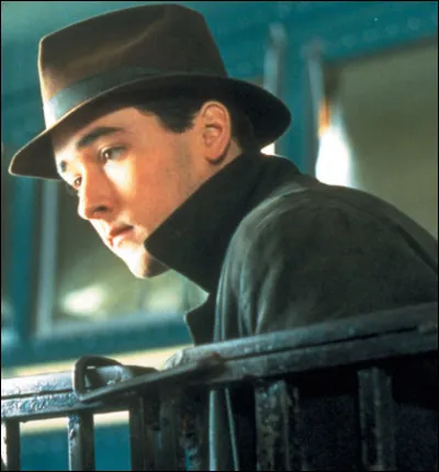 Dans quel film John Cusack sympathise-t-il avec une jeune fille ?