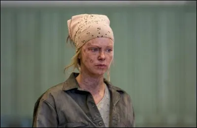 Dans quel film Charlize Theron est-elle une mineuse confront&eacute;e &agrave; ses coll&egrave;gues masculins ?