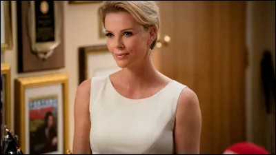 Dans quel film Charlize Theron participe-t-elle &agrave; faire tomber son patron pour harc&egrave;lement sexuel ?