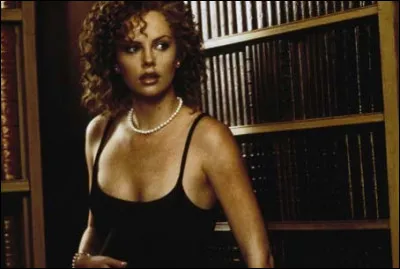 Dans quel film Charlize Theron joue-t-elle Mary Ann Lomax ?