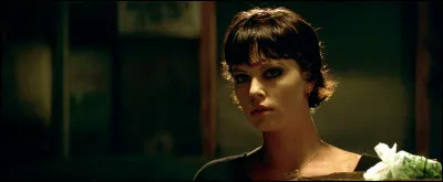 Dans quel film Charlize Theron est-elle la cousine d'un homme qui sort de prison ?