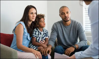 Cher...
Nous avons le plaisir de vous informer que vous êtes inscrit au collège Poudlard. Vous trouverez ci-joint la liste des ouvrages et équipements nécessaires au bon déroulement de votre scolarité.
La rentrée étant fixée au 1er septembre, nous attendrons votre hibou le 31 juillet au plus tard.
Veuillez croire en l'expression de nos sentiments distingués.
Minerva McGonagall
