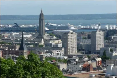Le Havre est, avec 168 000 habitants, la première ville du département par la population :
