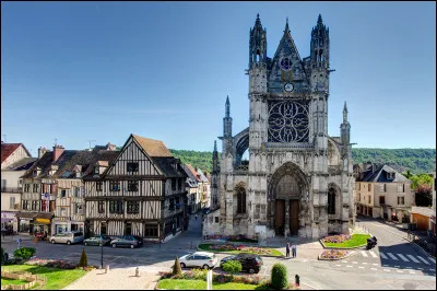 Vernon est, avec 23 000 habitants, la deuxième ville du département :