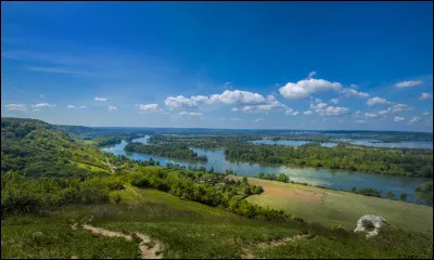 Il compte 600 000 habitants, près du double de sa population en 1946 :
