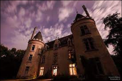Le château de Fougeret est réputé pour être le plus hanté de France. Dans quelle région se situe-t-il ?