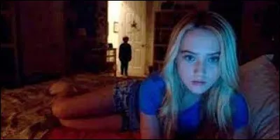 Combien de films la saga horrifique "Paranormal Activity" débutée en 2007 compte-t-elle ?