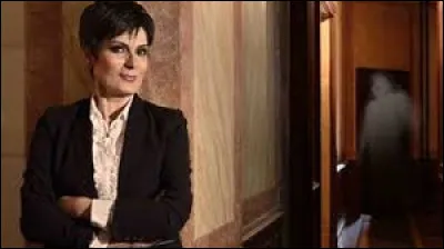 Comment s'appelle cette médium capable dentendre, de voir, de parler, et détablir de nombreuses communications avec des âmes et des esprits de personnes défuntes depuis 1995 ?