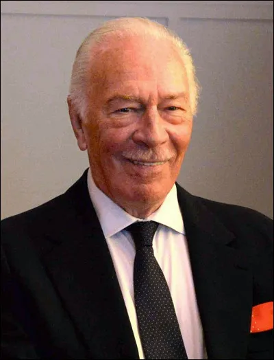 Le nombre de personnages morts joués par Christopher Plummer est de...