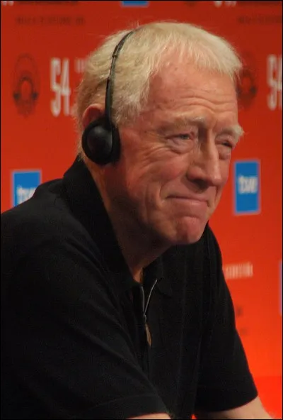 Le nombre de personnages morts joués par Max von Sydow est de...