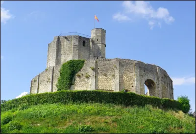Dans ce département, vous pourrez visiter le château fort de Gisors :