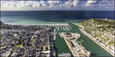 Fécamp, ancien port morutier, est une ville de ce département :