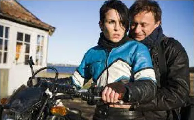 Quel film, réalisé par Niels Arden Oplev en 2009 met en scène Mikael Blomkvist, un journaliste économique ?