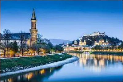 Quelle est la langue officielle de ce pays ?