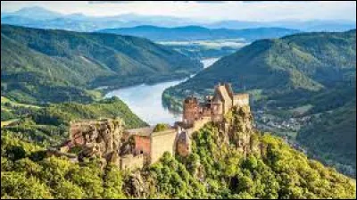 Sur quelle distance le Danube s'étend-il en Autriche ?