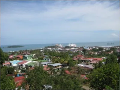 Puerto Limón ou Limón, 60 000 habitants, est le plus important port du pays, situé sur la côte caraïbe :