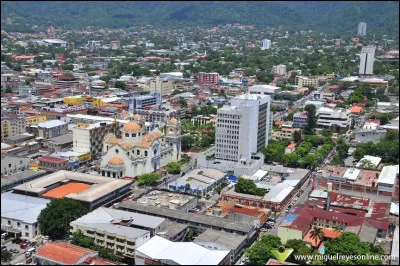San Pedro Sula est, avec une population de 1 million d'habitants, la deuxième ville du pays et l'une des plus importantes d'Amérique centrale :