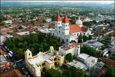 San Miguel, 250 000 habitants, est la deuxième plus grande ville du pays :
