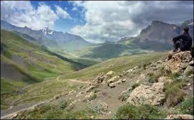 Lequel de ces mots n'est pas l'un des deux gentilés de l'Azerbaïdjan ?