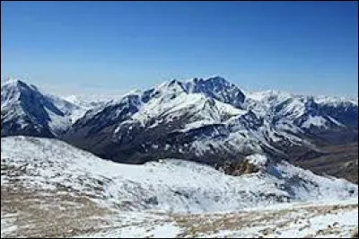 Quel sommet est le plus haut de ce pays ?