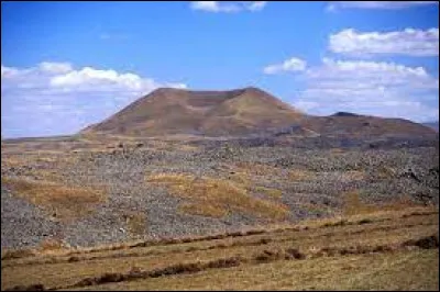 Quel est le nom de ce volcan, situé à cheval entre l'Arménie et l'Azerbaïdjan ?