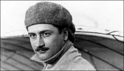 Il découvre l'aviation lors d'un meeting aérien en champagne. Quel âge a-t-il ?