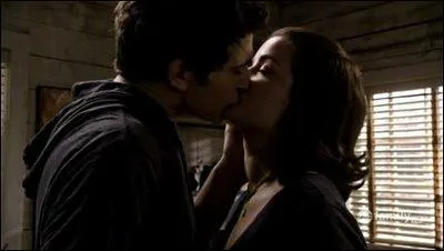 Qui surprend Kyle et Jessi lors de ce baiser ?