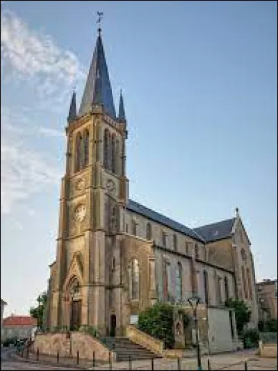 Nous sommes à Marly, devant l'église Saint-Brice. Ville de la métropole Messine, elle se situe dans le département ...