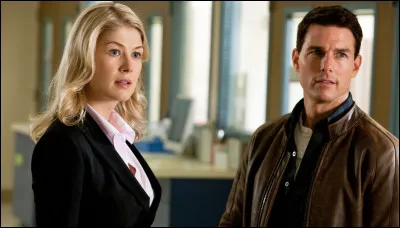 Dans quel film un homme enquêtant seul est-il sollicité par un potentiel criminel ?