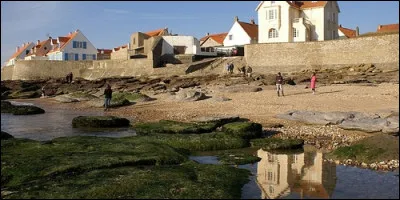 Quelle mini-série française se déroule dans la ville d'Audresselles en 2014 ?
