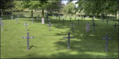 Dans quelle ville peut-on visiter le Cimetière Militaire Allemand de la Première Guerre Mondiale ?