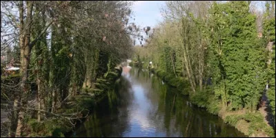Quelle rivière s'étire sur le long de la commune d'Aubigny-en-Artois ?